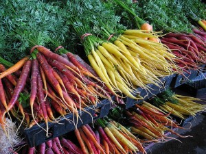 market carrots in yellow, orange and red