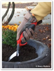 how to hold a garden tool properly