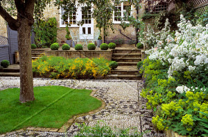 Garden with pebbled path